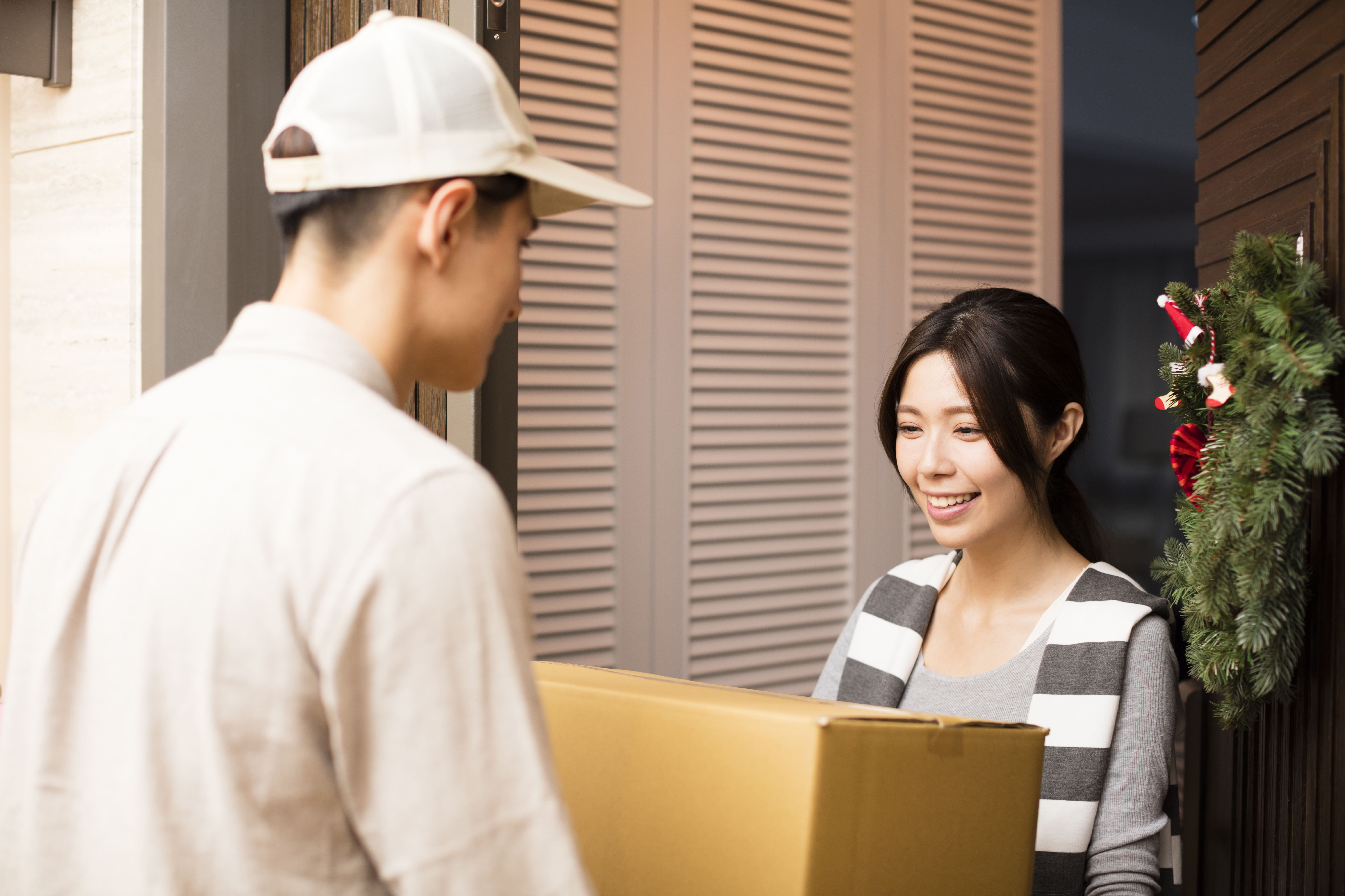 8 Ways to Make Life Easier for Holiday Delivery Drivers