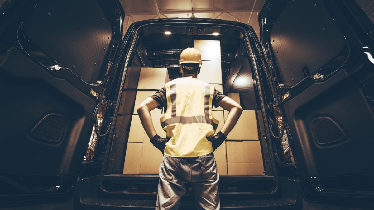 When to Hire Construction Courier Services for Your Jobsite